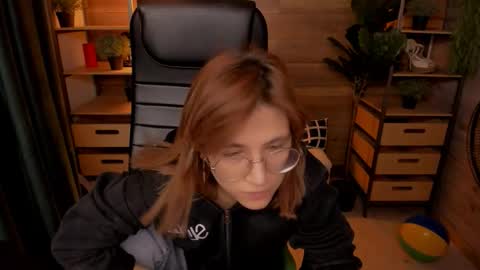 Snapshot of moon13152 chatting on October 11, 8:55 pm Katrin online show from October 11, 8:55 pm