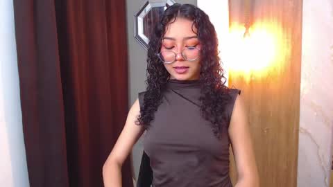 moon_and_fire_ online show from April 13, 4:36 am