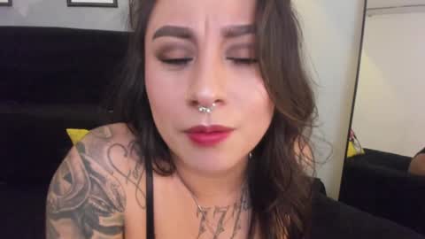 Snapshot of moon_lightt9 chatting on February 6, 10:53 pm Sarah online show from February 6, 10:53 pm