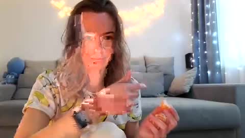 moon_lilithx online show from December 6, 11:11 am