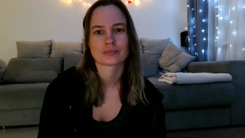 moon_lilithx online show from December 18, 3:33 pm