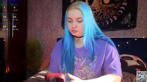 Snapshot of moon_valkyriie chatting on February 26, 9:12 am Emilia online show from February 26, 9:12 am