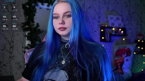 Snapshot of moon_valkyriie chatting on December 22, 10:38 am Emilia online show from December 22, 10:38 am