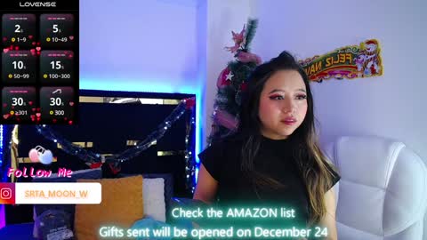 Snapshot of moon_water__ chatting on December 17, 12:00 pm Moon Water online show from December 17, 12:00 pm