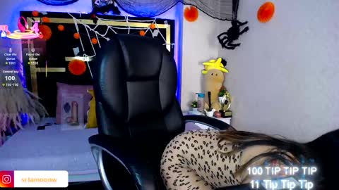 Snapshot of moon_water__ chatting on October 8, 11:47 am Moon Water online show from October 8, 11:47 am