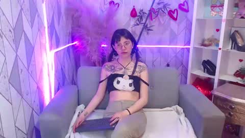 Snapshot of mooncharlotte chatting on October 7, 7:51 pm Charlotte online show from October 7, 7:51 pm