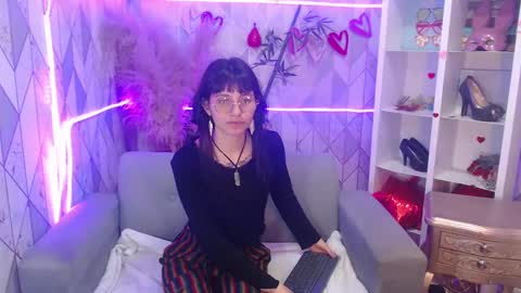 Snapshot of mooncharlotte chatting on October 14, 7:49 pm Charlotte online show from October 14, 7:49 pm