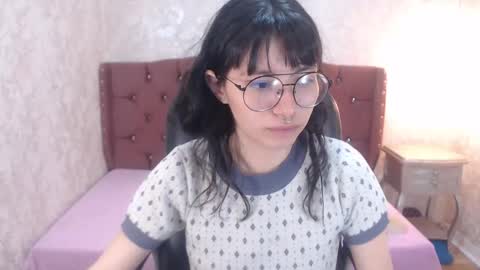 Snapshot of mooncharlotte chatting on February 5, 5:32 pm Charlotte online show from February 5, 5:32 pm