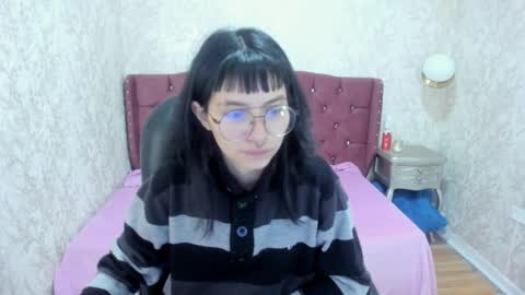 Snapshot of mooncharlotte chatting on December 4, 1:20 pm Charlotte online show from December 4, 1:20 pm
