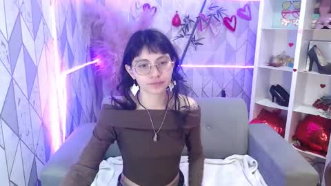 Snapshot of mooncharlotte chatting on October 6, 6:56 pm Charlotte online show from October 6, 6:56 pm