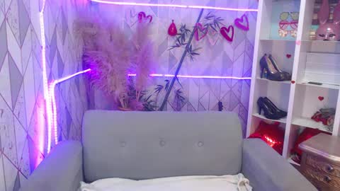 Snapshot of mooncharlotte chatting on September 22, 4:05 pm Charlotte online show from September 22, 4:05 pm