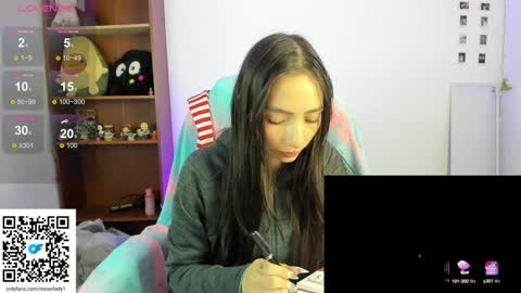 Snapshot of moonlady_ chatting on December 31, 2:40 am MOON  online show from December 31, 2:40 am