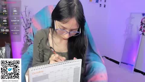 Snapshot of moonlady_ chatting on October 2, 1:32 am MOON  online show from October 2, 1:32 am