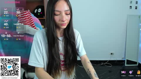 Snapshot of moonlady_ chatting on December 18, 10:35 pm MOON  online show from December 18, 10:35 pm
