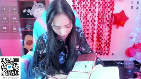 Snapshot of moonlady_ chatting on February 24, 2:27 am MOON  online show from February 24, 2:27 am