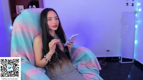 Snapshot of moonlady_ chatting on January 19, 2:47 am MOON  online show from January 19, 2:47 am
