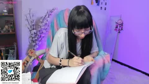Snapshot of moonlady_ chatting on September 25, 5:17 am MOON  online show from September 25, 5:17 am