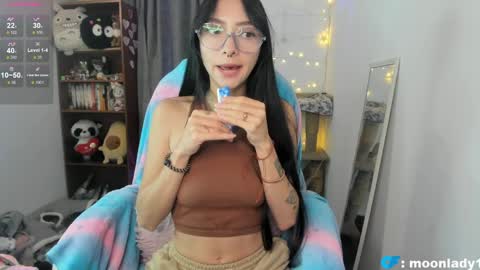 MOON  online show from April 6, 4:46 am