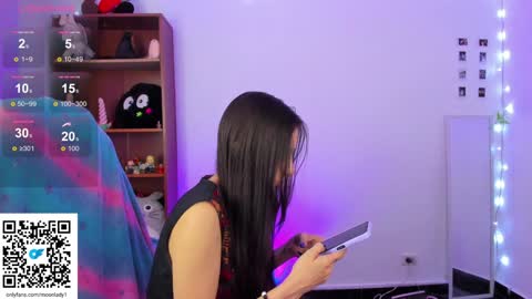 Snapshot of moonlady_ chatting on December 7, 9:11 pm MOON  online show from December 7, 9:11 pm