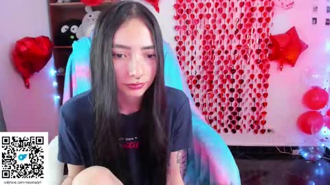 Snapshot of moonlady_ chatting on February 14, 2:39 am MOON  online show from February 14, 2:39 am