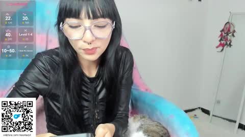 Snapshot of moonlady_ chatting on October 23, 2:06 am MOON  online show from October 23, 2:06 am