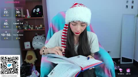 Snapshot of moonlady_ chatting on December 15, 9:09 pm MOON  online show from December 15, 9:09 pm