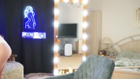 Snapshot of moonlight4u chatting on January 25, 5:51 am Jane online show from January 25, 5:51 am