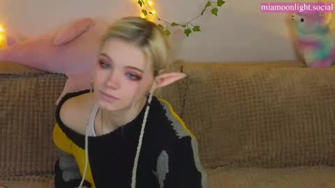 Snapshot of moonlight_mia chatting on March 12, 4:24 pm Mia online show from March 12, 4:24 pm