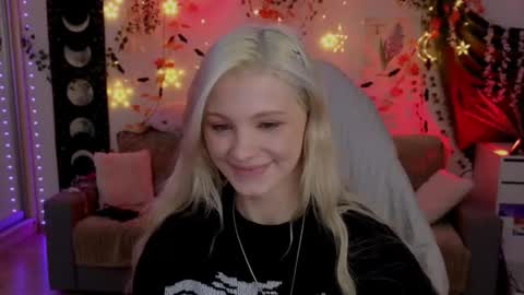 Mia   online show from October 31, 6:12 pm