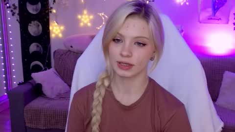 Snapshot of moonlight_mia chatting on October 14, 5:26 pm Mia online show from October 14, 5:26 pm