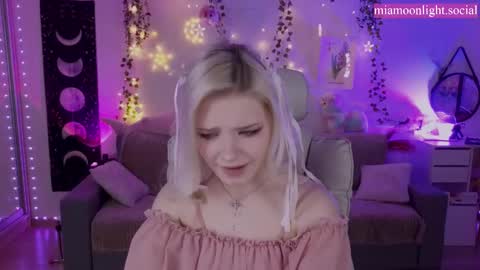 Snapshot of moonlight_mia chatting on March 8, 5:09 pm Mia online show from March 8, 5:09 pm