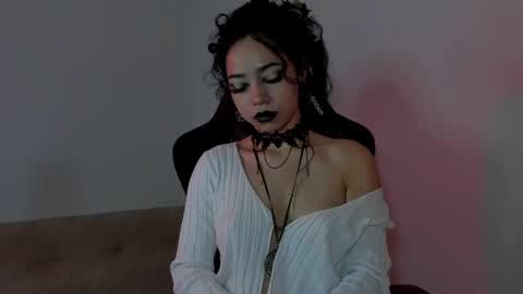 Snapshot of moonmadison chatting on September 19, 5:17 am Madison online show from September 19, 5:17 am