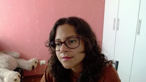 Snapshot of mora_haze chatting on January 25, 6:54 pm Mora Haze 3 online show from January 25, 6:54 pm