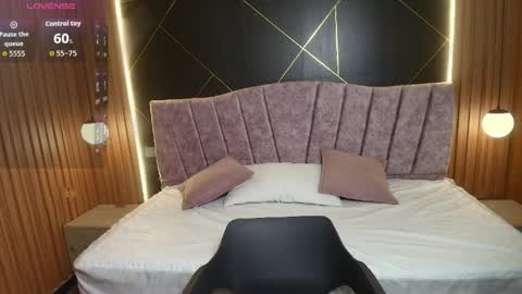 Moriah online show from April 1, 1:41 pm