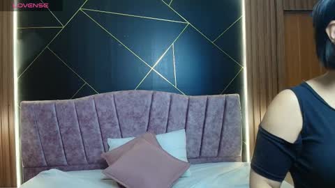 Moriah online show from March 17, 12:42 pm