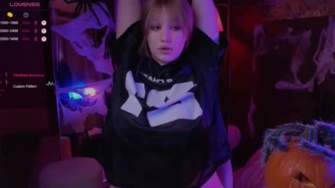 morvelyn online show from October 27, 6:35 pm