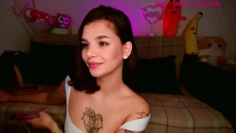 Snapshot of moto_ponchik chatting on October 10, 6:18 am Kris online show from October 10, 6:18 am
