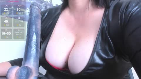 Snapshot of mount_doom_queen chatting on September 9, 7:35 pm QUEEN CLARA online show from September 9, 7:35 pm