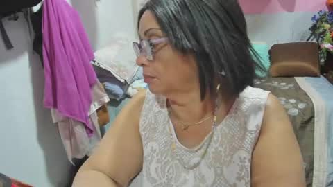 mrs_mommy online show from June 15, 10:43 pm
