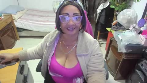 Snapshot of mrs_mommy chatting on February 7, 7:38 pm mrs_mommy online show from February 7, 7:38 pm