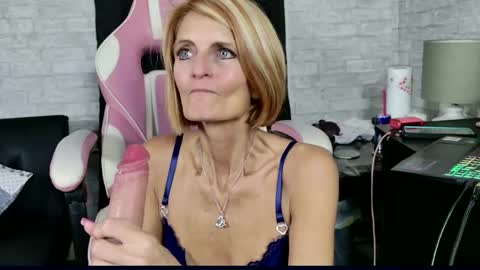 Snapshot of mrswadsworthy chatting on September 25, 2:16 pm Marie Wadsworthy Wife Marie XXX online show from September 25, 2:16 pm