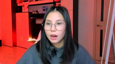 ms_emily_ online show from October 15, 6:10 pm