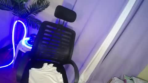 Snapshot of ms_maureenx69x chatting on February 16, 2:33 am ms_maureenx69x online show from February 16, 2:33 am
