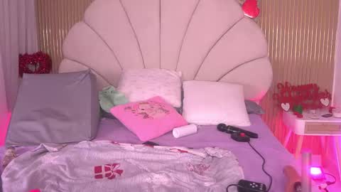 Manuela  online show from February 5, 7:00 am