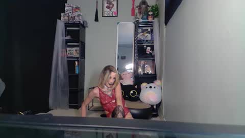 MsVioletx online show from February 3, 6:45 pm