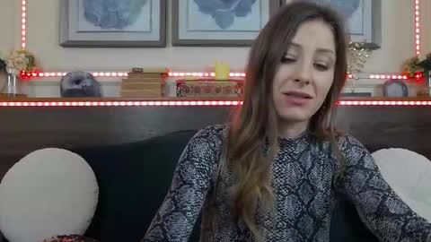 Luna  online show from January 10, 7:51 pm