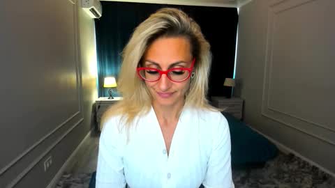 Snapshot of museofstage chatting on September 14, 11:41 am Diana online show from September 14, 11:41 am