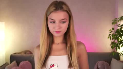 Snapshot of my_little_pollly chatting on October 17, 3:37 pm Polly online show from October 17, 3:37 pm