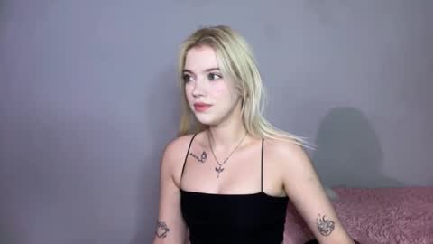 Lola online show from October 18, 5:59 pm
