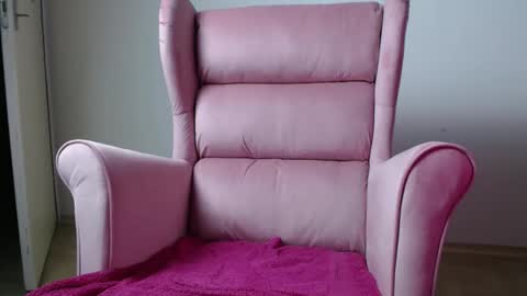 Naughty Rassell online show from December 5, 4:30 pm